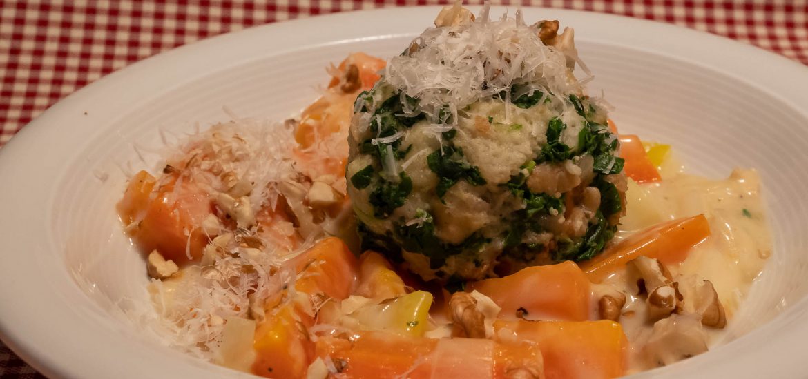 Südtiroler Spinatknödel schmecken zu jeder Jahreszeit